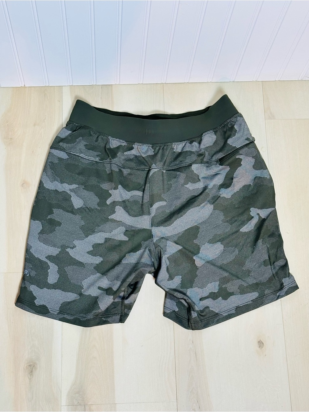 Lululemon T.H.E. Short 7" Mesh Linerless M Variegated Mesh Camo Max Dark Olive - Picture 9 of 15